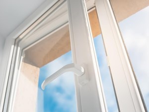 Cómo aislar tu casa del frío con las ventanas y puertas de aluminio y PVC