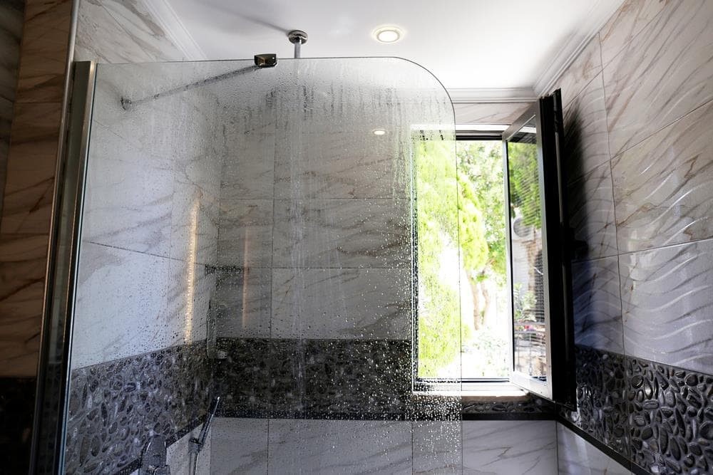 Ventajas de instalar mamparas de baño en tu vivienda